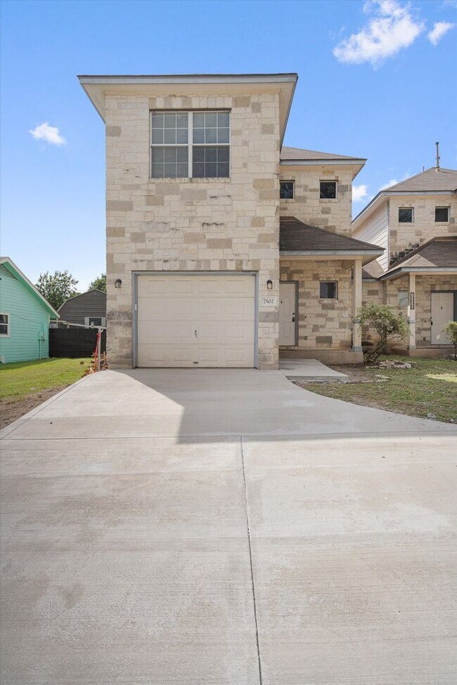 Photo - 7502 Lazy Creek Dr