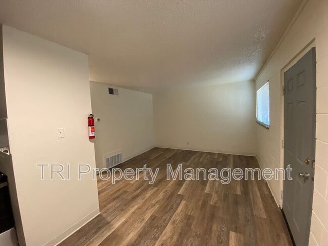 Photo - 2011 5th Ave