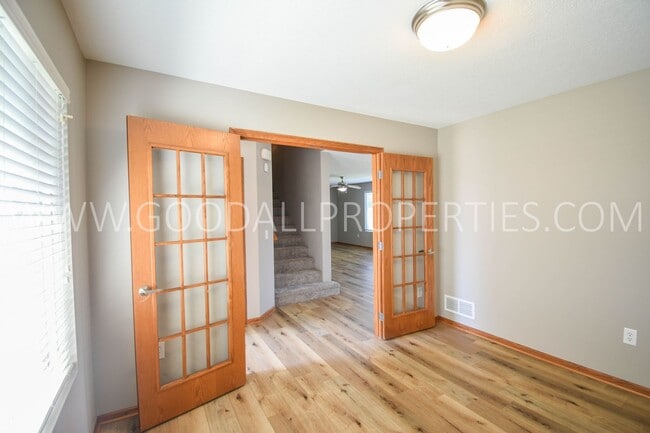 Photo - 3 bed 2.5 bath Single Family Home with fenced in yard in Urbandale within the Waukee School District