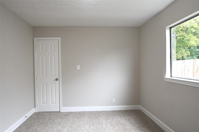 Photo - 8535 Tilgham St