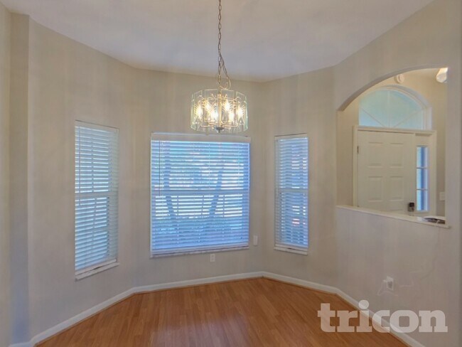 Photo - 5811 28th St E