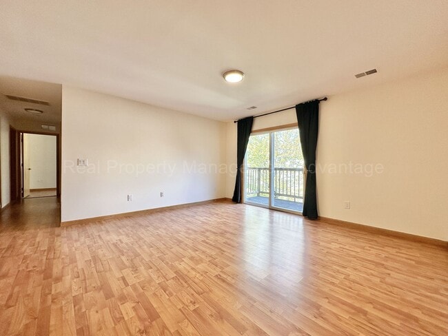 Photo - Spacious 2 Bed Condo with Attached Garage