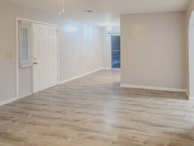 Photo - Lenoir City, 37772 - 2 Bedroom, 2 Full Bath, 1,000 square foot One-Level Condo SHORT TERM LEASE O...