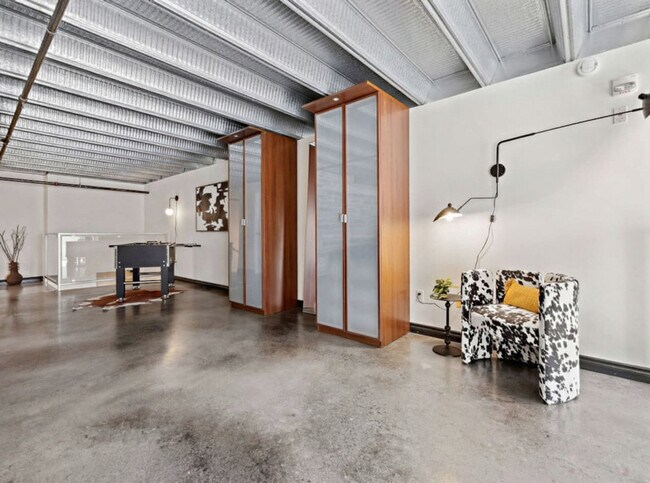 Photo - 10303-10107 107 St NW Unit SI ID1308630P