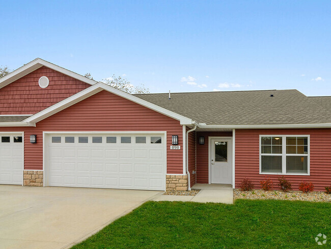 Apartments with Attached Garages - Redwood Louisville Bardstown Bluff Road Rental