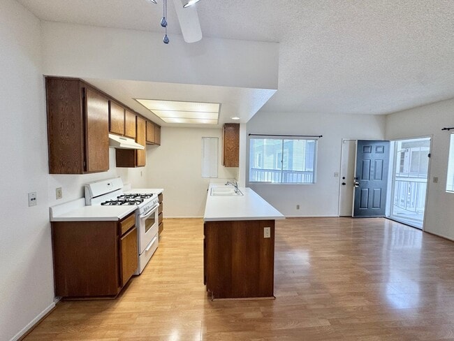 Photo - 10411 W Garden Grove Blvd Unidad 12