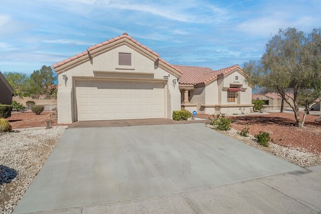 Building Photo - AGE RESTRICTED 55+ SINGLE STORY W/ AMENITI... Rental