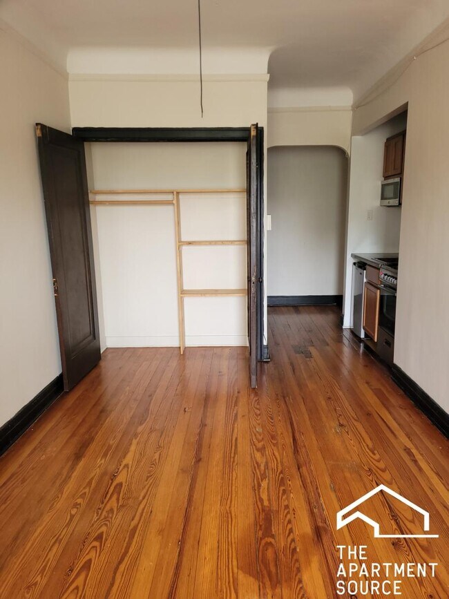 Photo - 948 W Cuyler Ave Unit 3