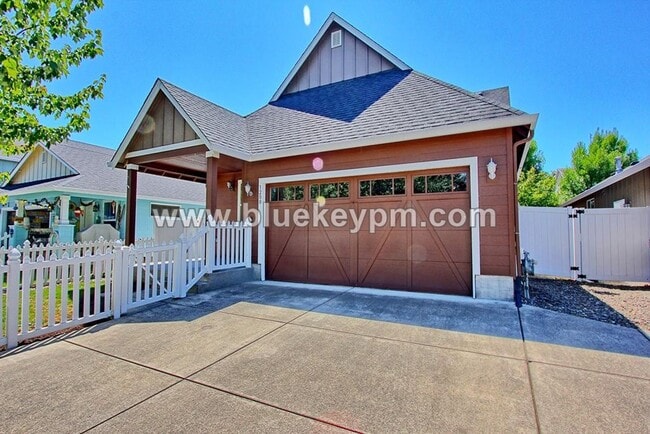Photo - 3 Bed, 2.5 Bath Home in Battle Ground With Primary Suite on Main Floor