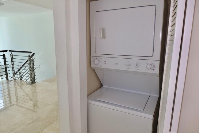 Photo - 41 SE 5th St Unidad 1611