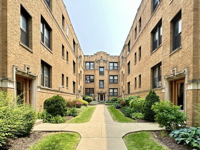 Photo - 2651 N Spaulding Ave Unidad E2 Rental