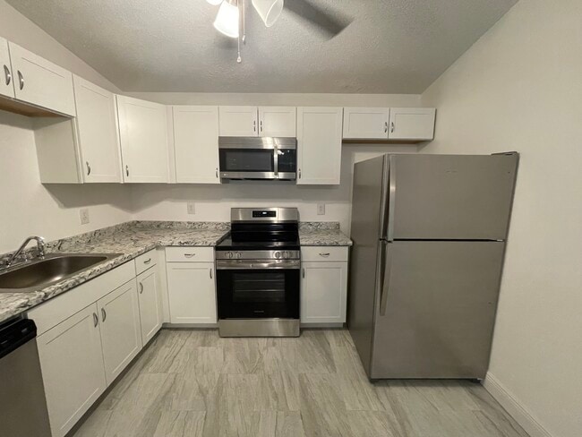 Building Photo - 6831 Tiki Ln Unit 3