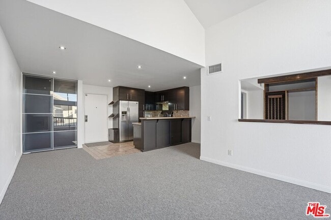 Photo - 5530 Owensmouth Ave Unit 314