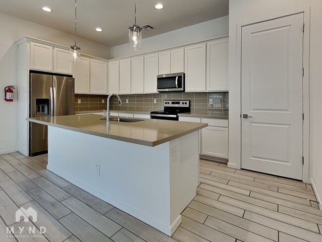 Photo - 901 S Smith Rd