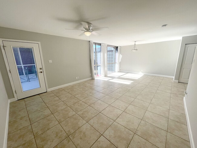 Photo - 1241 E Medlock Dr Unit 210