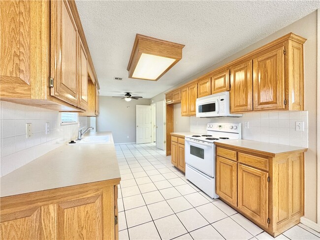 Photo - 3050 Birch Pl