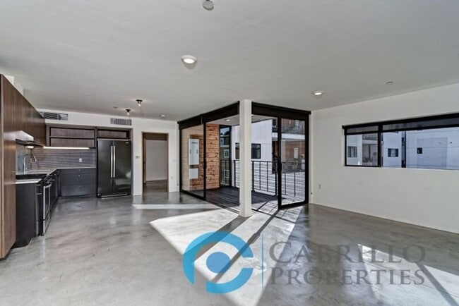 Building Photo - 2870 Fourth Ave Unit Apt 309