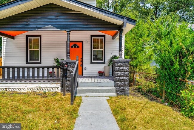 Photo - 2800 Upshur St