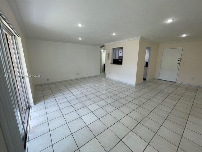 Photo - 10361 N Kendall Dr Unit B4