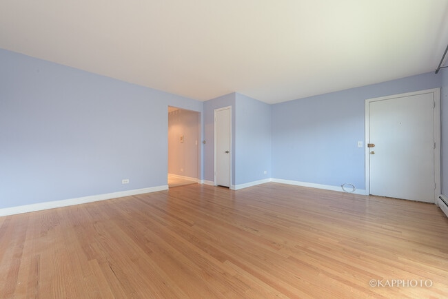 Photo - 5942 W Addison St Unit 1