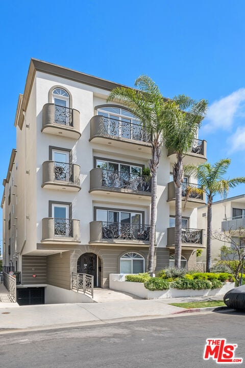 Building Photo - 11840 Dorothy St Unit 202