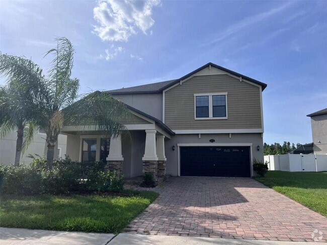 Building Photo - "Spacious 5-Bed Retreat with Elegant Hardw... Rental