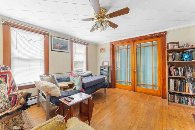 Living Room - 143 Northern Ave Unit 2