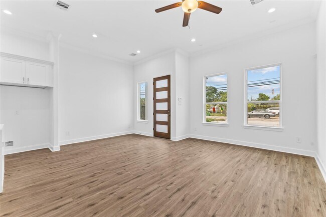 Photo - 7805 Farnsworth St Unit B