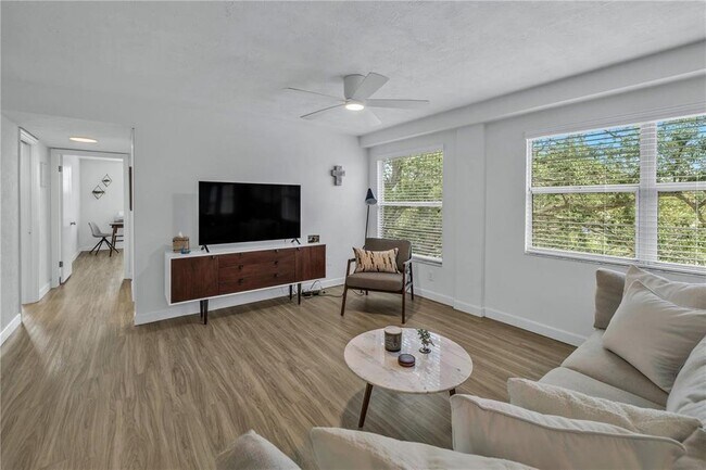 Photo - 4651 1st St NE Unit 309