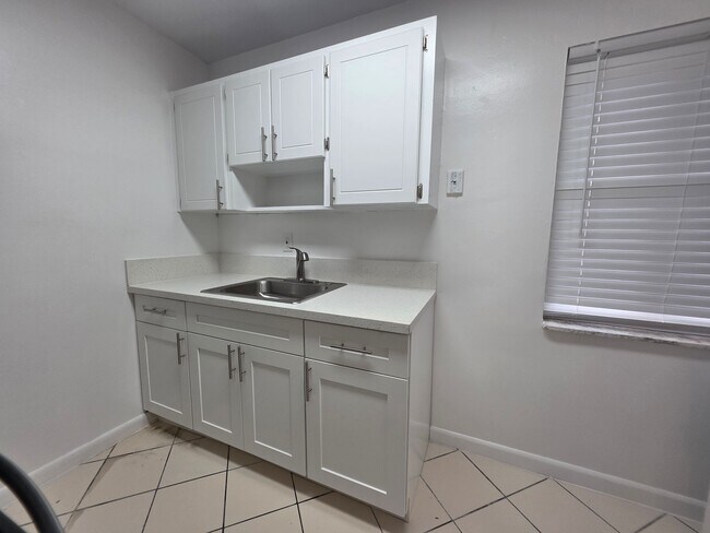 16 SW 9th St Ft. Lauderdale, FL 33315