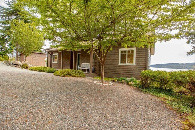 Building Photo - Furnished Greenbank Home with Water View a...
