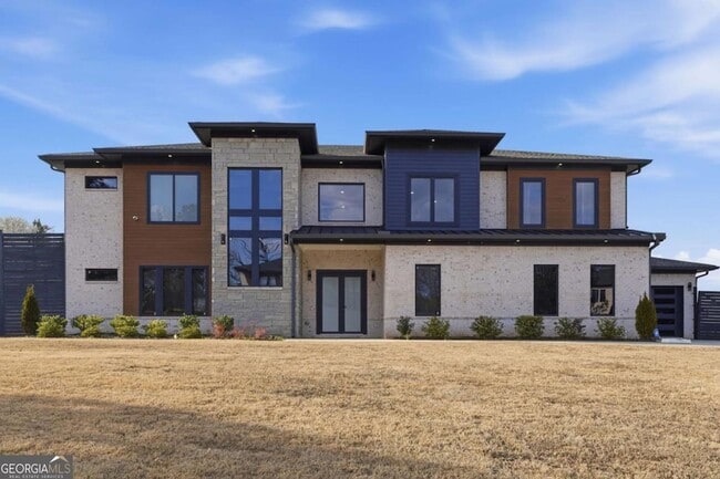 Building Photo - 556 Versailles Dr