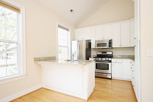 Photo - Sunlit Condo With Easy Access to Rt 29 Unidad 201