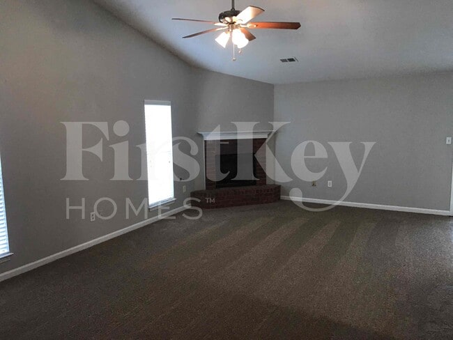 Photo - 7800 Parkview Cir E