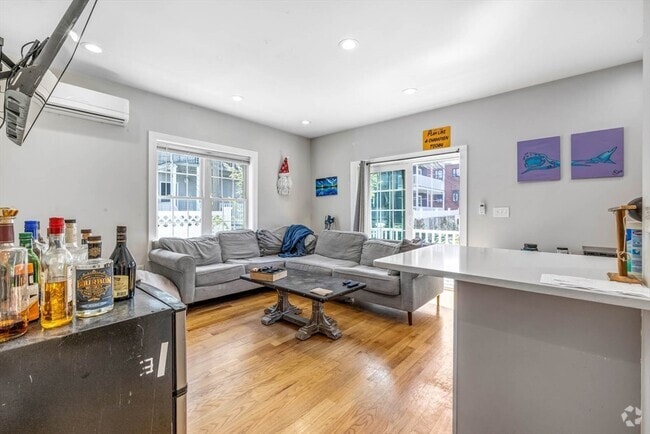 Building Photo - 8 W Bellflower St Unit 1 Rental