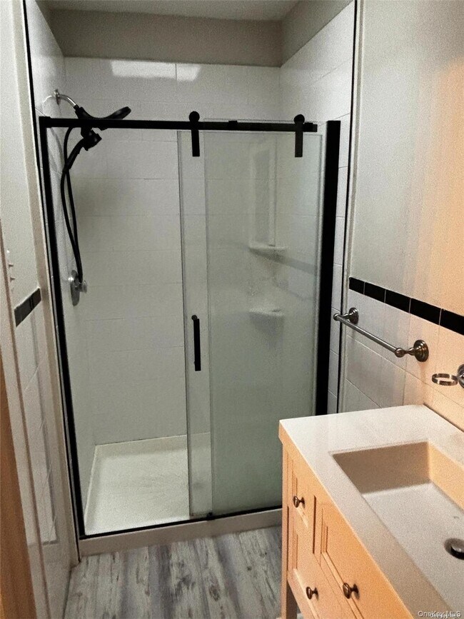 Photo - 1 E Carver St