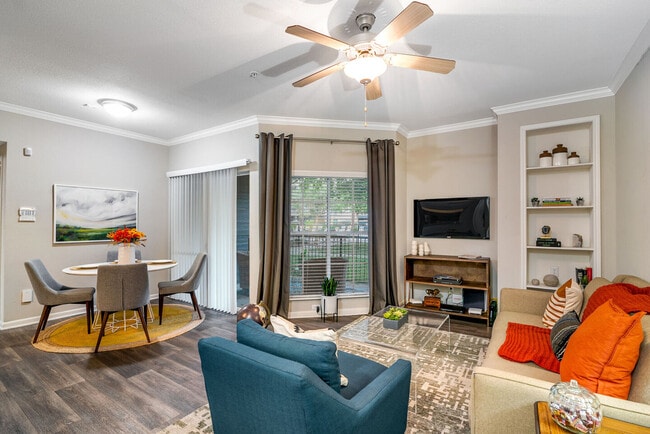 Photo - Hollister Place