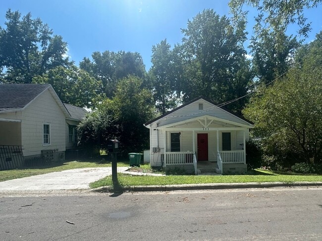Building Photo - Adorable 2 bd 1 ba home . Located in Besse...