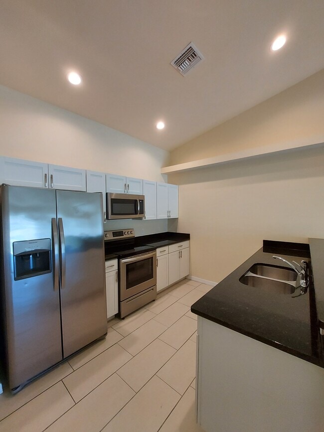 Photo - 615 SE 7th St