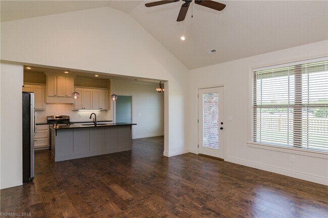 Photo - 1620 Sweetbriar Way
