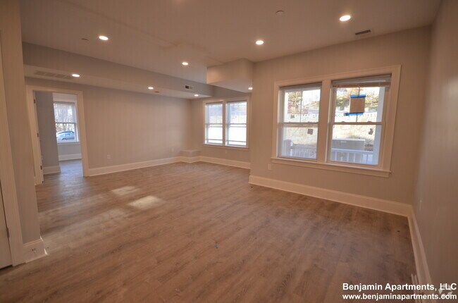 Building Photo - 128 Kenrick St Unit 1 Rental
