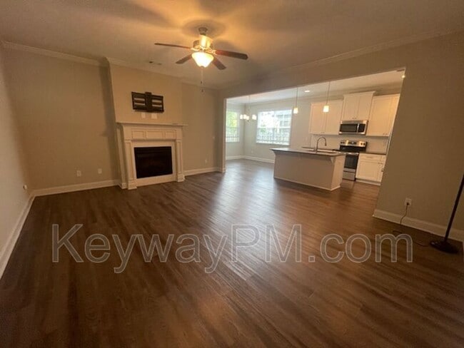 Photo - 728 Tree Top Trl