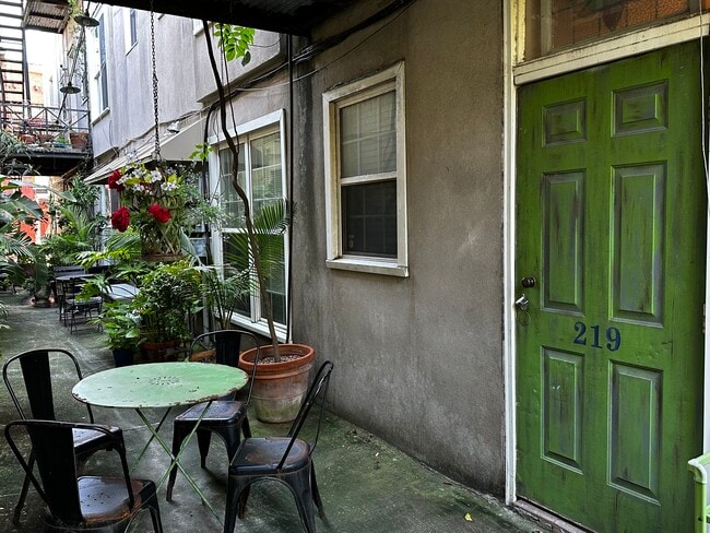 Photo - 219 Abercorn St Unit F2