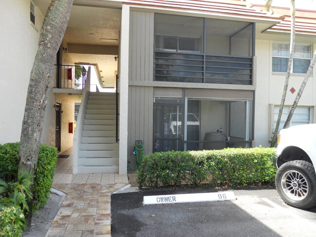 Building Photo - 1050 NW 13th St Unit 291d Rental