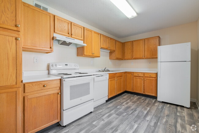 Lyndon Crossings - 2BR, 2BA - 964SF - Kitchen - Lyndon Crossings Apartments