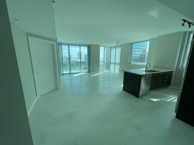 Building Photo - 500 Brickell Ave Unit 1602
