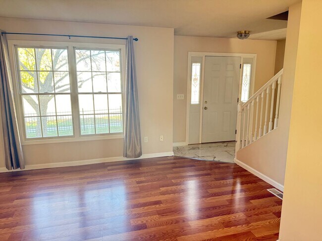 Photo - Beautiful 3B 2.5 bathroom townhouse in Normal