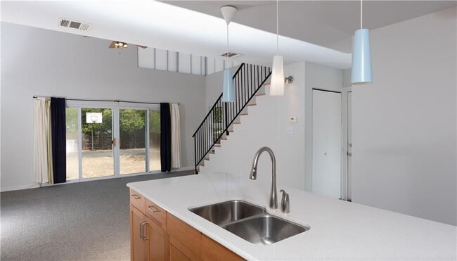 Photo - 1408 W 51st St