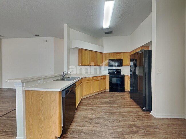 Photo - 4340 Country Hills Blvd