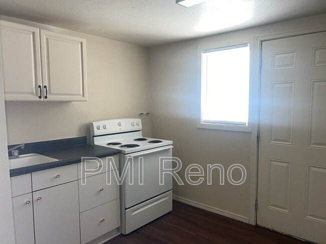 Photo - 923 W 2nd St Unit 1B